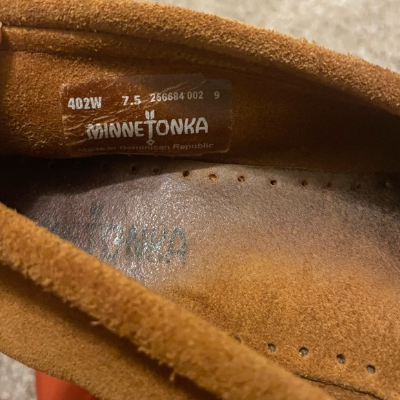 Minnetonka Kilty Hardsole Moccasins in Size 7.5 - Picture 3 of 4